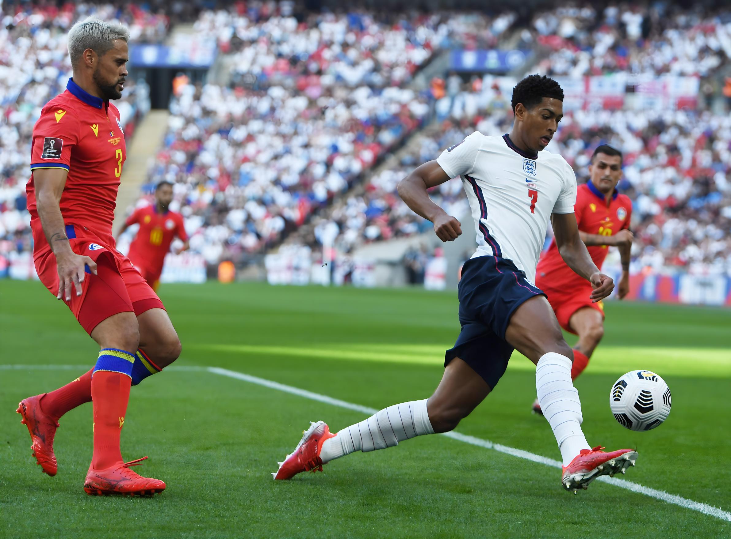 靠萨博尼斯 靠萨博尼斯